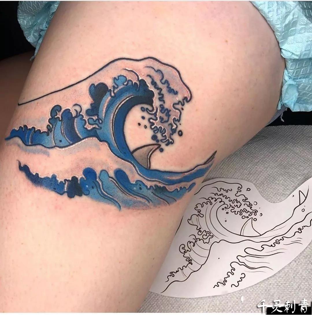 水彩腿部海浪纹身手稿图案