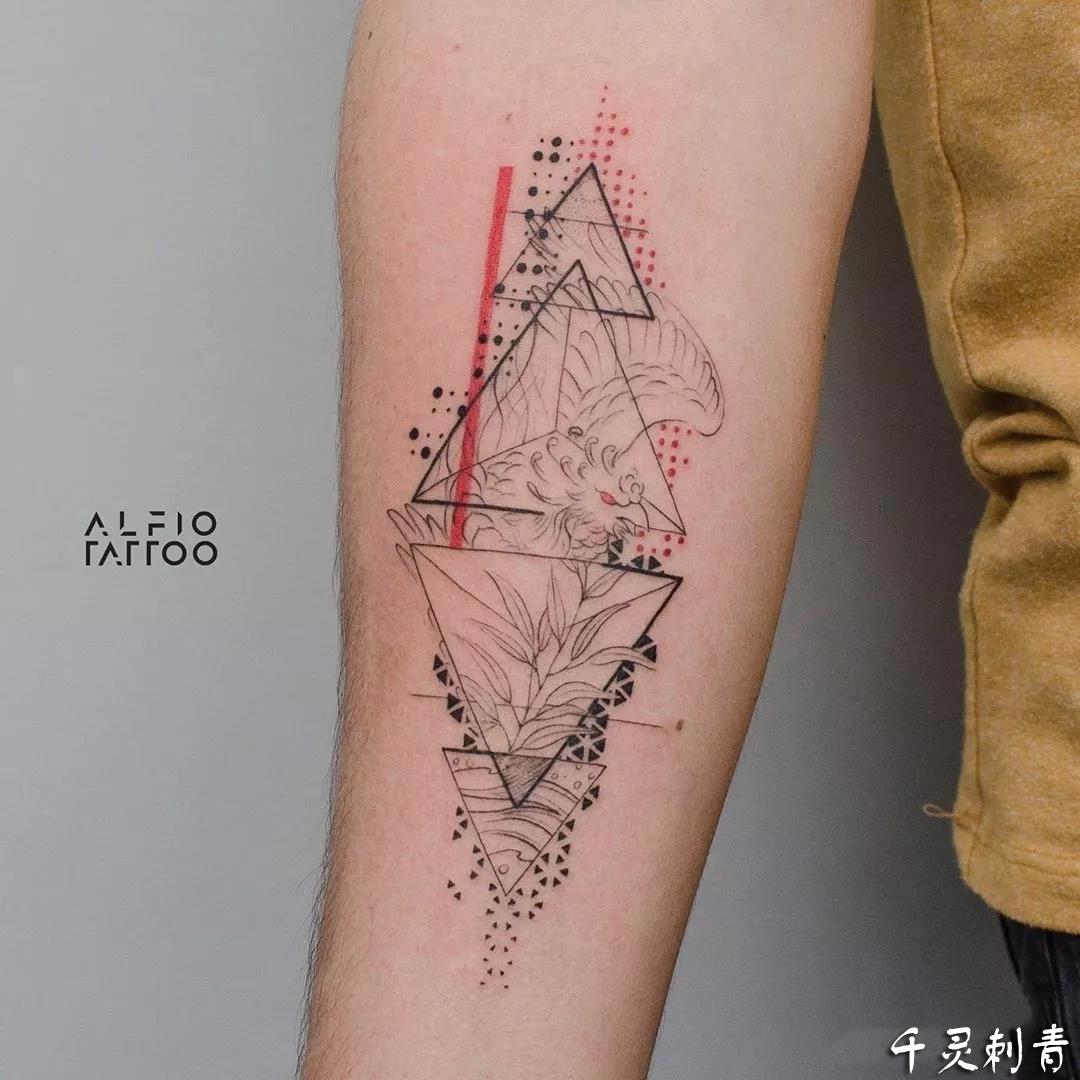 水彩双三角形纹身手稿图案