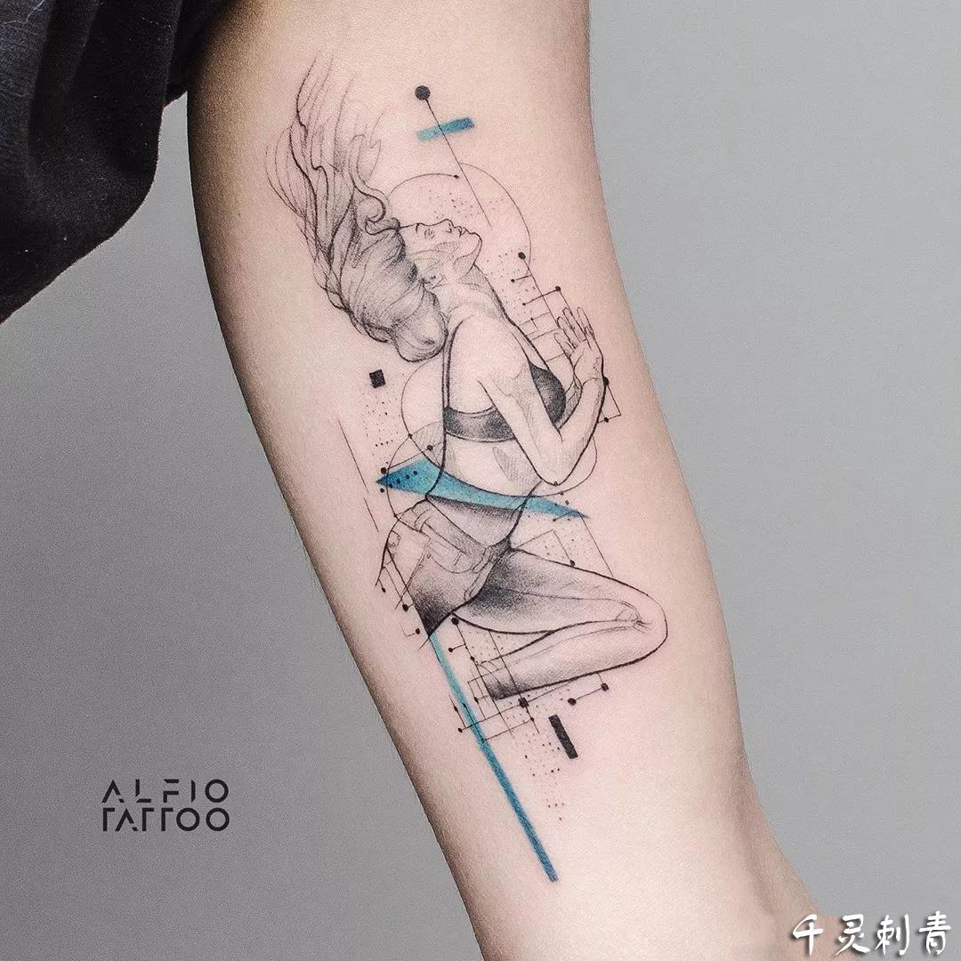 水彩手臂美女纹身手稿图案