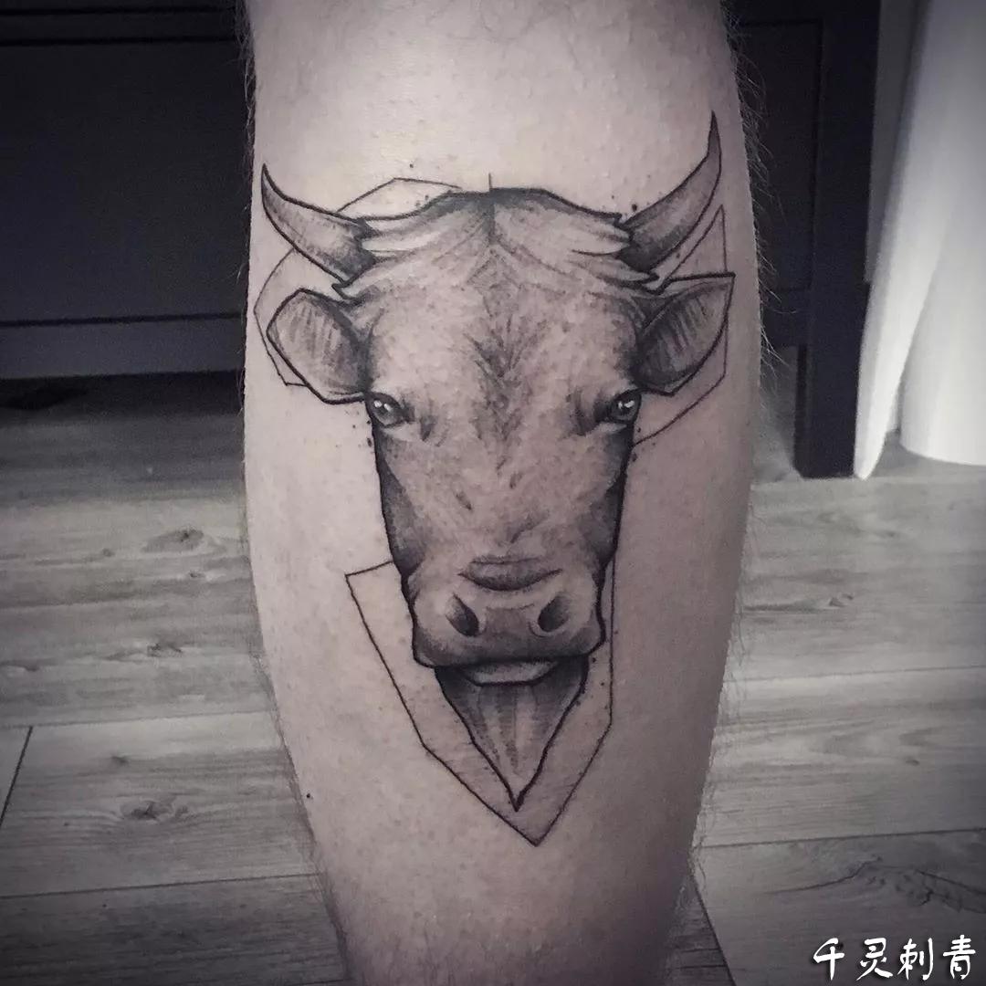手臂牛头纹身手稿图案