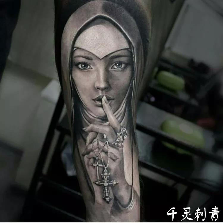 写实大臂圣母玛利亚纹身手稿图案