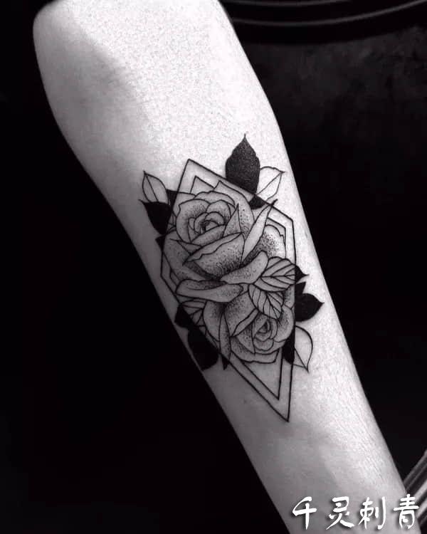 小臂几何玫瑰纹身手稿图案
